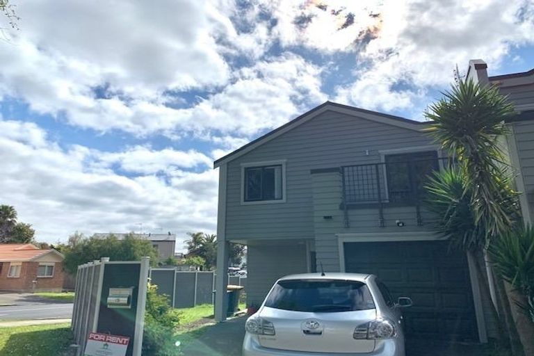 Photo of property in 1/25 Fields Parade, Oteha, Auckland, 0632