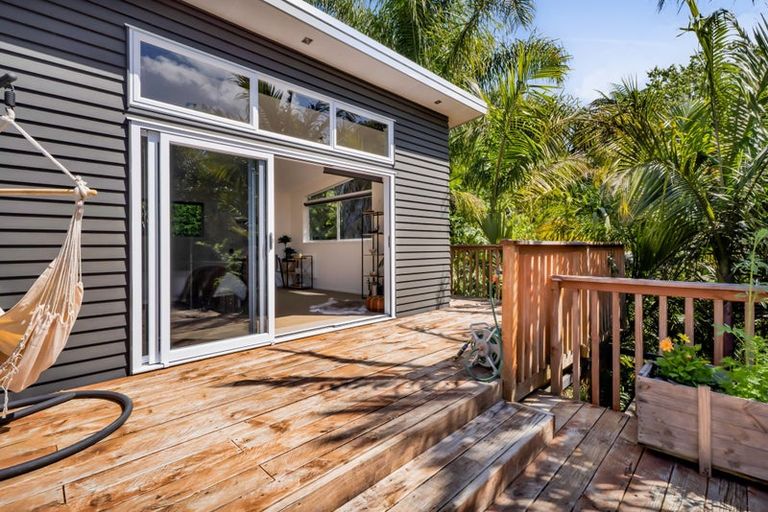 Photo of property in 70 Seaview Road, Marfell, New Plymouth, 4310