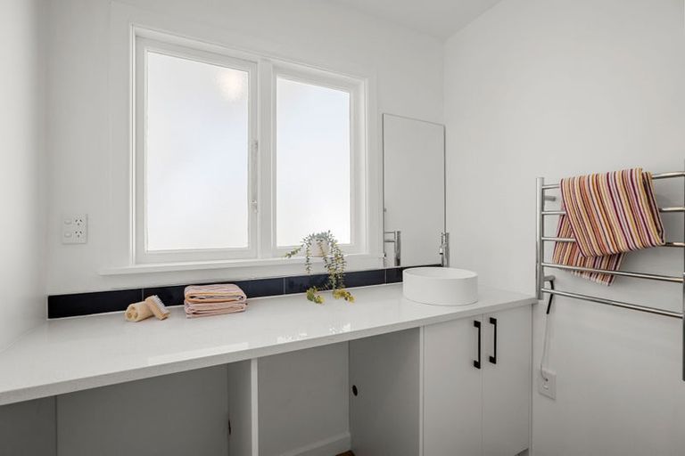 Photo of property in 325 Wainoni Road, Avondale, Christchurch, 8061