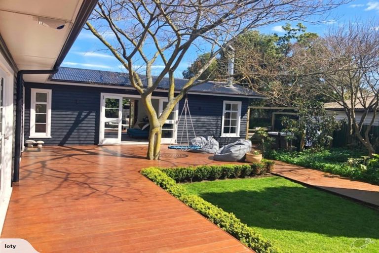Photo of property in 12 Malcolm Avenue, Cashmere, Christchurch, 8022