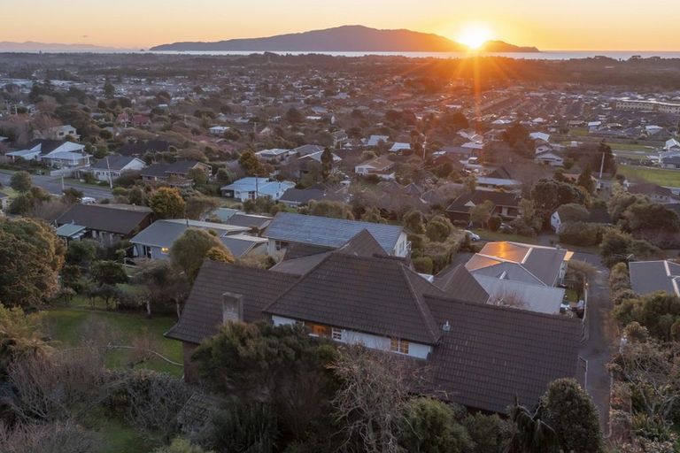 Photo of property in 105 Winara Avenue, Waikanae, 5036