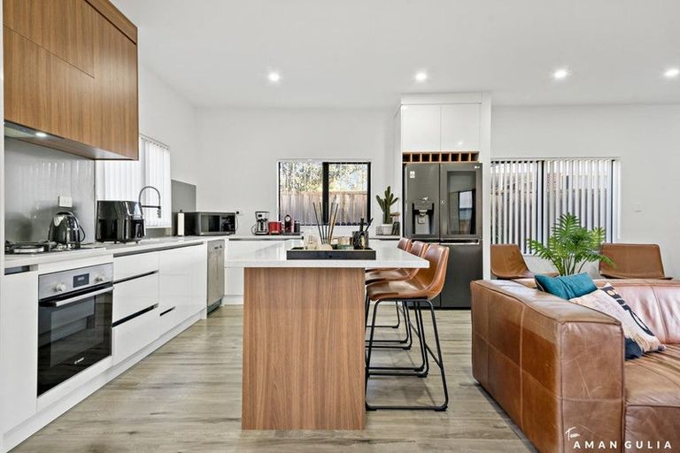 Photo of property in 15a Arney Road, Ranui, Auckland, 0612