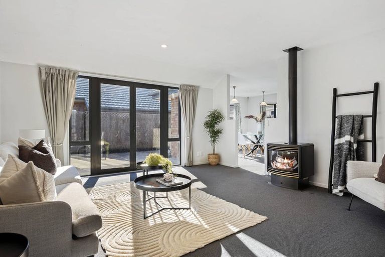 Photo of property in 2 Kirsten Place, Parklands, Christchurch, 8083