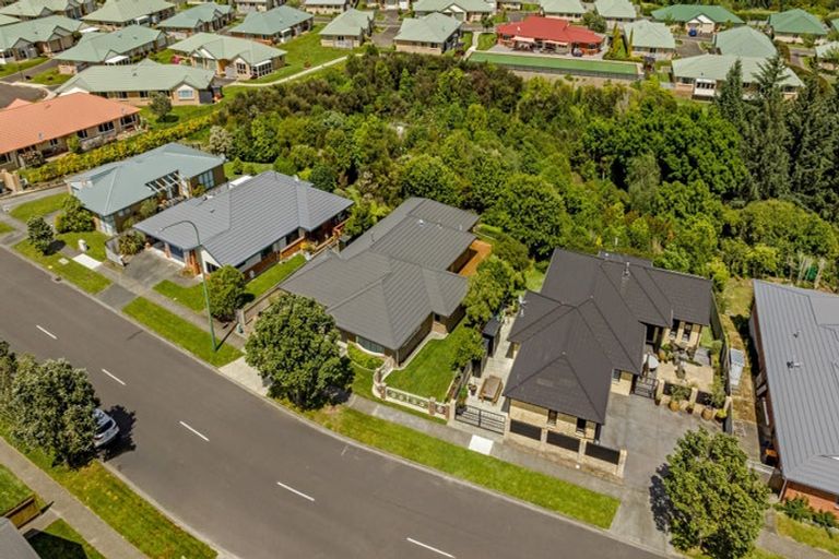 Photo of property in 158 Ruapehu Drive, Fitzherbert, Palmerston North, 4410