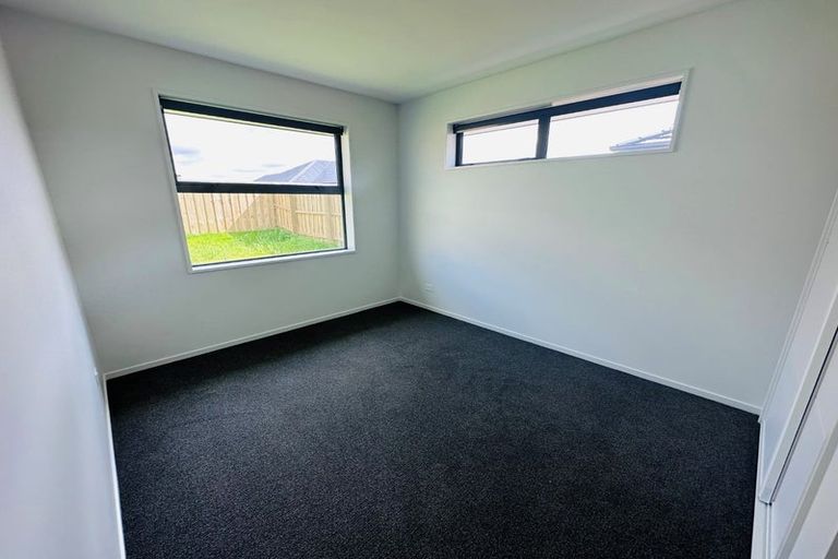 Photo of property in 32 Eileen Way, Rolleston, 7615