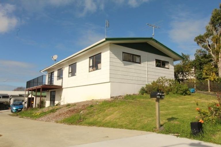 Photo of property in 35 Gledstane Road, Stanmore Bay, Whangaparaoa, 0932