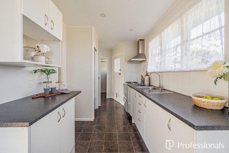 Photo of property in 5 Holly Grove, Maungaraki, Lower Hutt, 5010