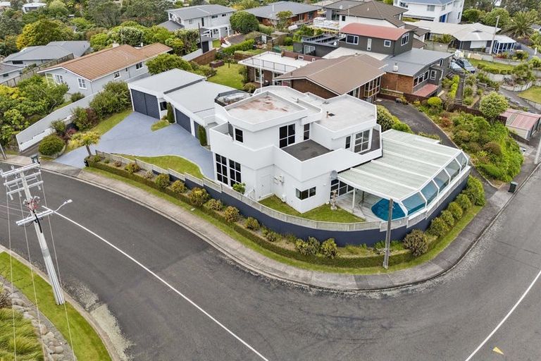 Photo of property in 2 Findlay Street, Moturoa, New Plymouth, 4310