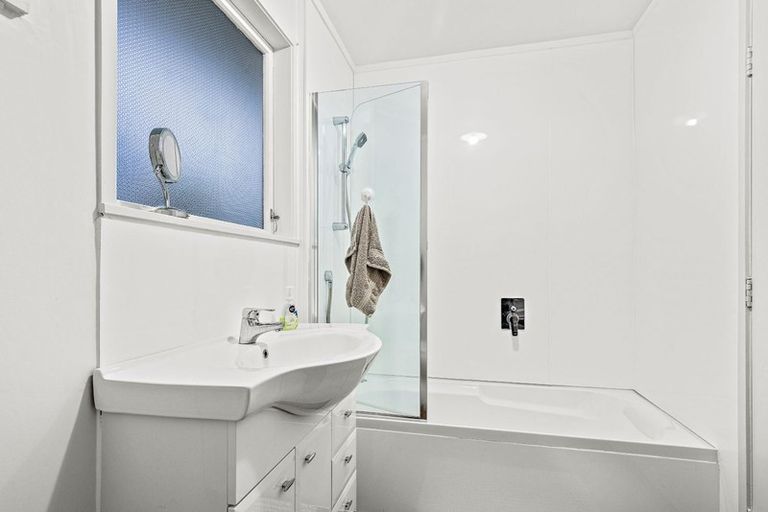 Photo of property in 7 Allington Road, Massey, Auckland, 0614