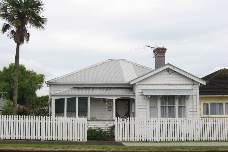Photo of property in 14 Dublin Street, Pukekohe, 2120