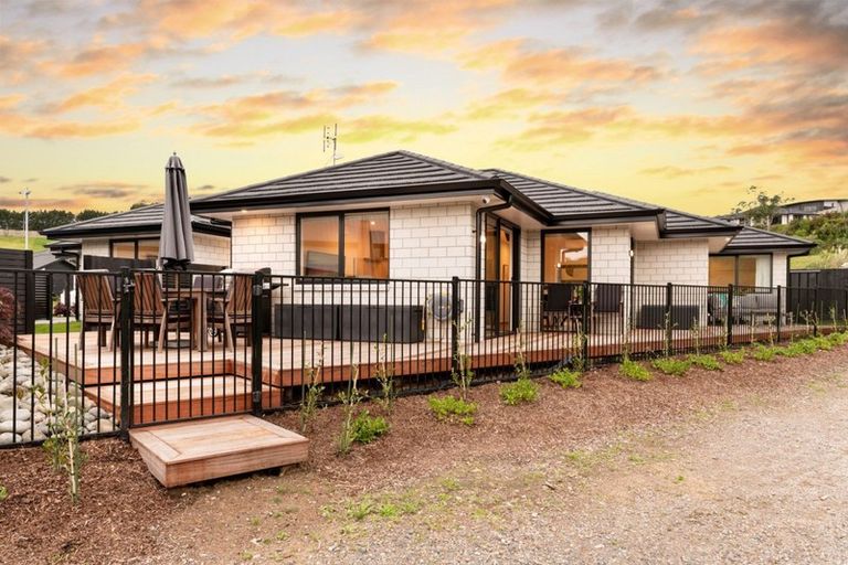 Photo of property in 105 Whakaturou Crescent, Pyes Pa, Tauranga, 3112