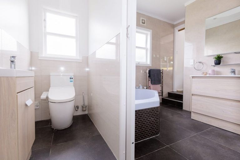 Photo of property in 16 City View Grove, Harbour View, Lower Hutt, 5010