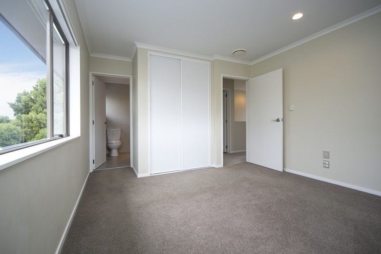 Photo of property in 16d Lincoln Road, Henderson, Auckland, 0610