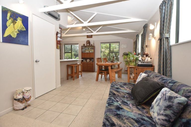 Photo of property in 6 Kupe Drive, Carterton, 5713