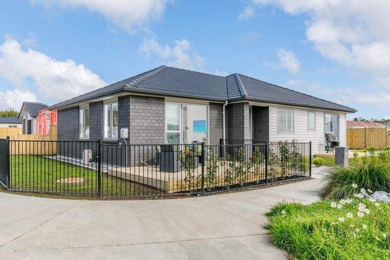 Photo of property in 42 Schoolside Road, Kumeu, 0810
