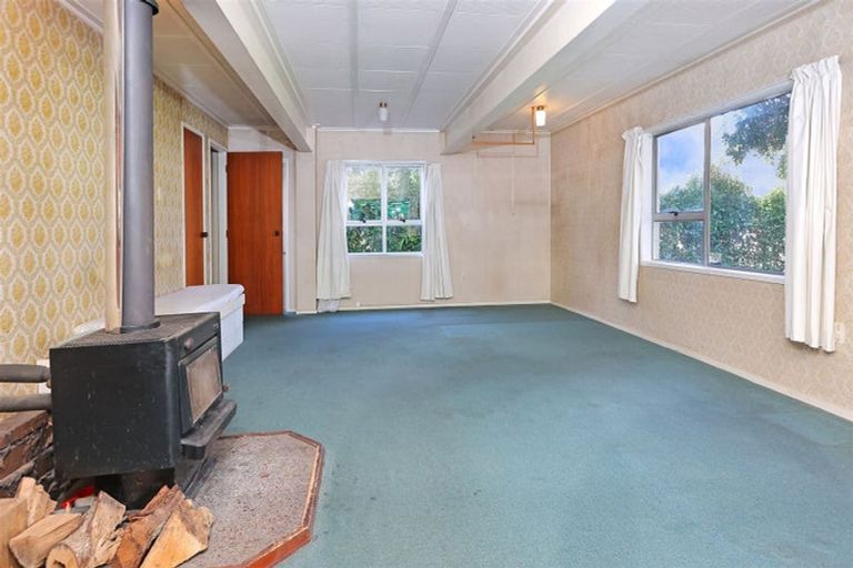 Photo of property in 5 Renata Crescent, Te Atatu Peninsula, Auckland, 0610