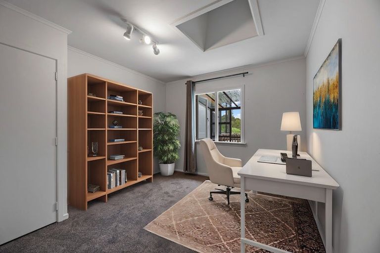 Photo of property in 37 York Road, Titirangi, Auckland, 0604