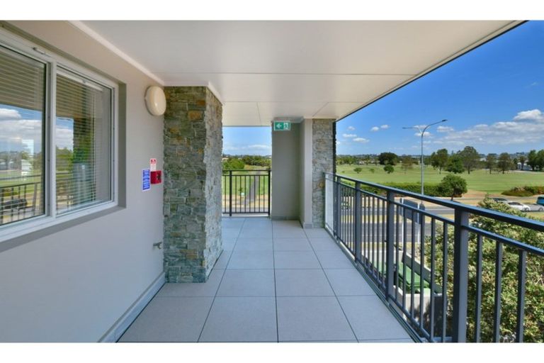 Photo of property in 312/252 Centreway Road, Orewa, 0931