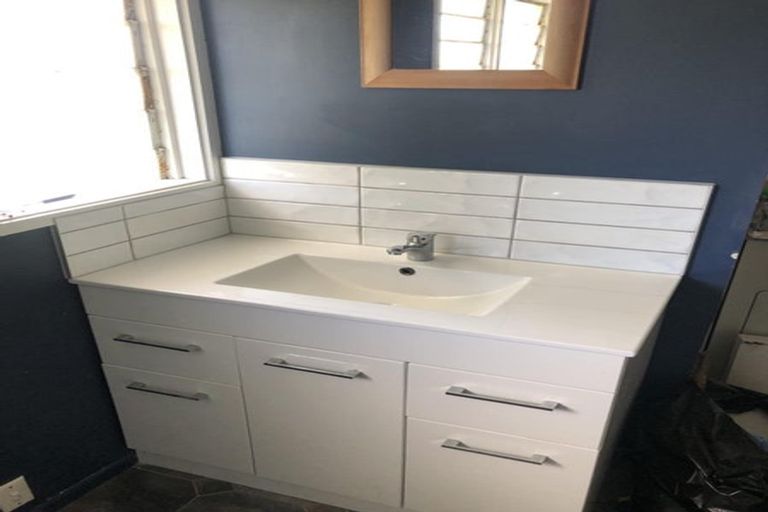 Photo of property in 312 Glenfield Road, Glenfield, Auckland, 0629