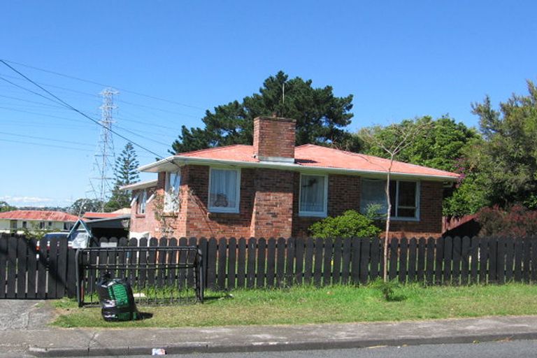 Photo of property in 124 Cobham Crescent, Kelston, Auckland, 0602