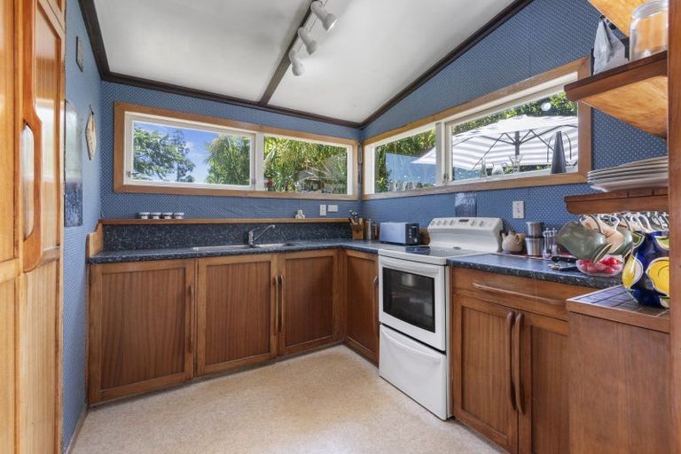 Photo of property in 26 Woodlands Crescent, Browns Bay, Auckland, 0630