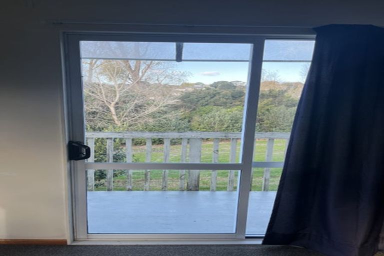 Photo of property in 1/98 Chislehurst Street, Henderson, Auckland, 0612