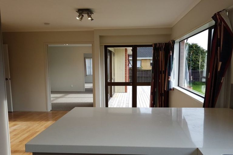 Photo of property in 112 Hutchinsons Road, Bucklands Beach, Auckland, 2014