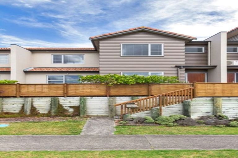 Photo of property in 3 Savona Drive, Flat Bush, Auckland, 2016