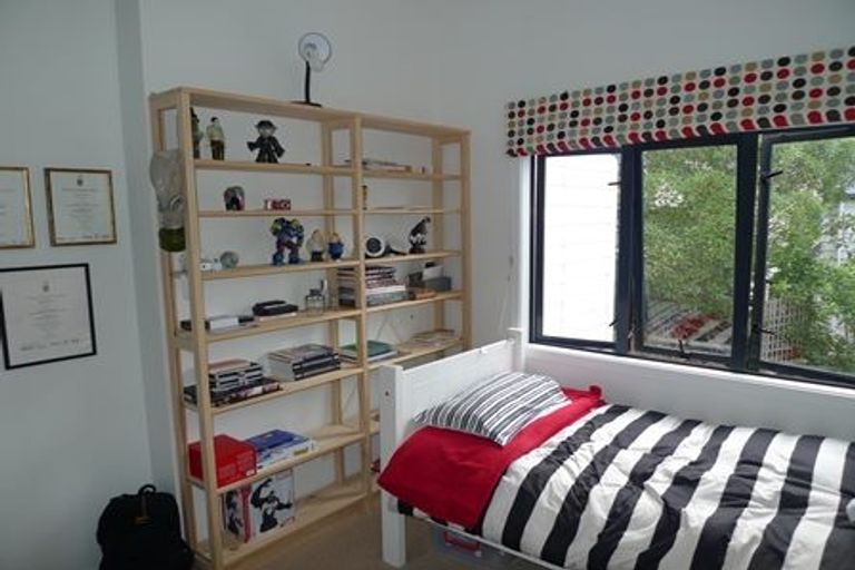 Photo of property in 15 Cavalry Close, Crofton Downs, Wellington, 6035