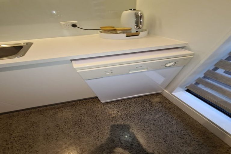 Photo of property in 14 Cochrane Road, Hobsonville, Auckland, 0616