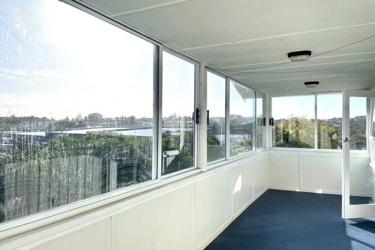 Photo of property in 28 Nutsey Avenue, Northcote, Auckland, 0627