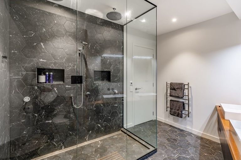 Photo of property in 11 Laguna Place, Matakatia, Whangaparaoa, 0930