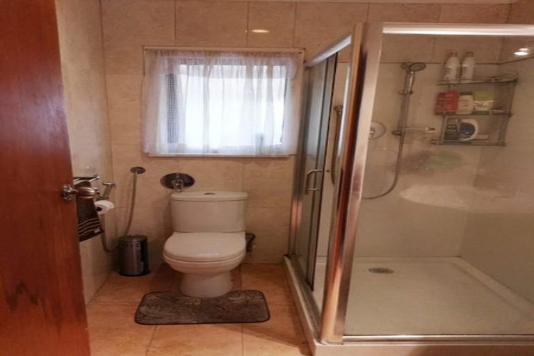 Photo of property in 31 Fruitvale Road, New Lynn, Auckland, 0600