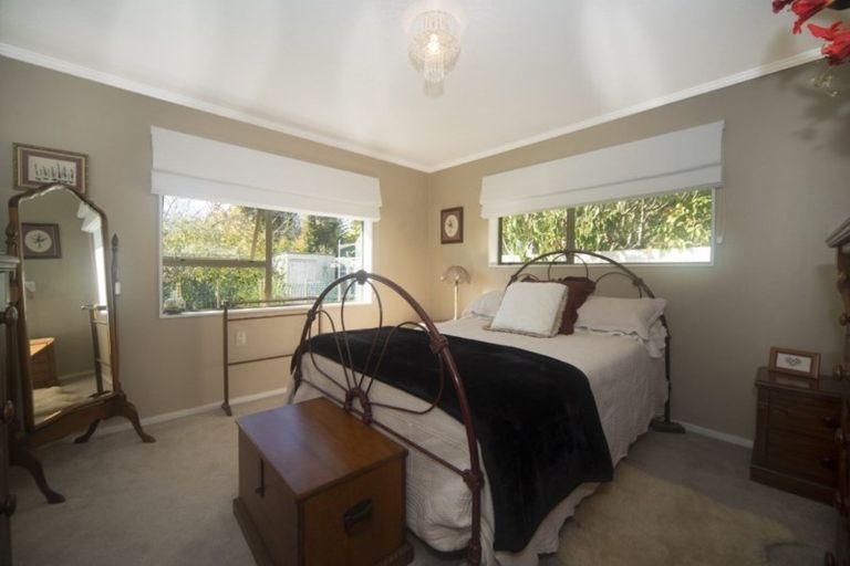 Photo of property in 8 Domain Road, Otaki, 5512