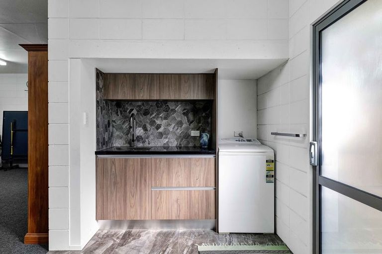 Photo of property in 244 Devon Street West, New Plymouth, 4310