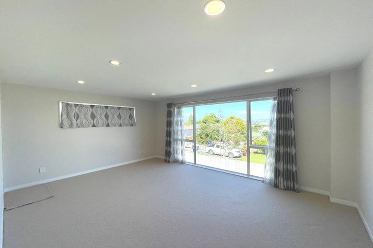 Photo of property in 14a Bridge Avenue, Te Atatu South, Auckland, 0610