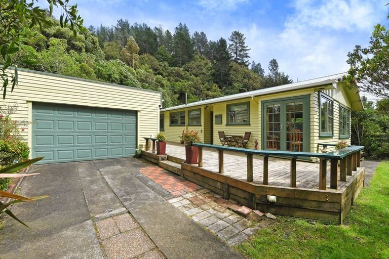 Photo of property in 136 Pinehaven Road, Pinehaven, Upper Hutt, 5019
