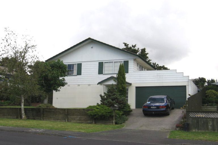 Photo of property in 30 Holmes Drive South, Massey, Auckland, 0614