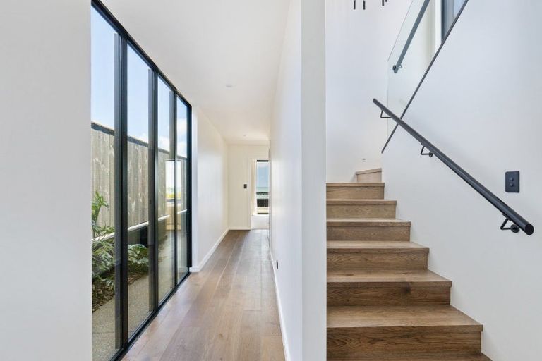 Photo of property in 10a Whiteley Street, Moturoa, New Plymouth, 4310