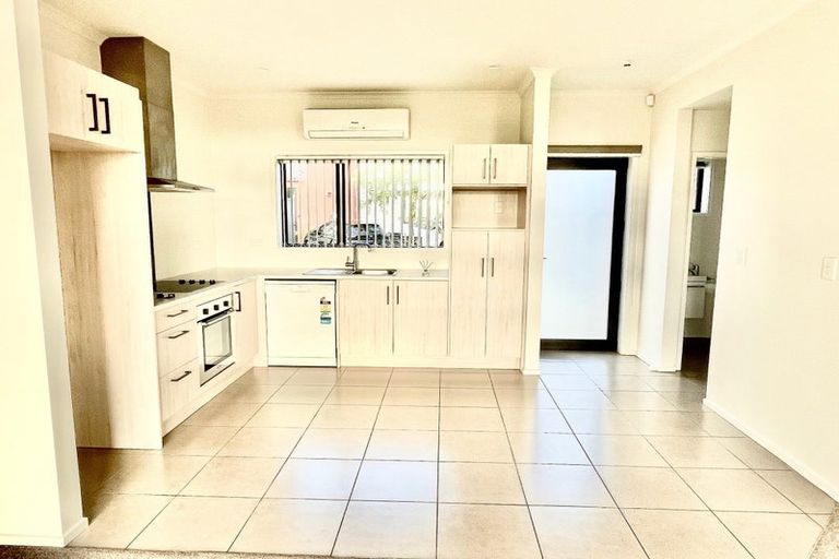 Photo of property in 12 Fermi Lane, Papakura, 2110