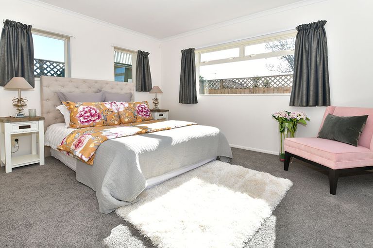 Photo of property in 22 Dan Tori Place, Orewa, 0931