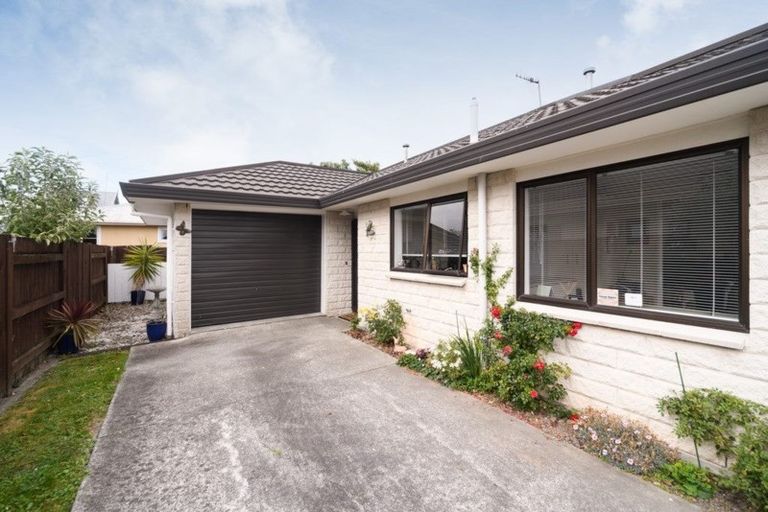 Photo of property in 2 Belvedere Crescent, Takaro, Palmerston North, 4412