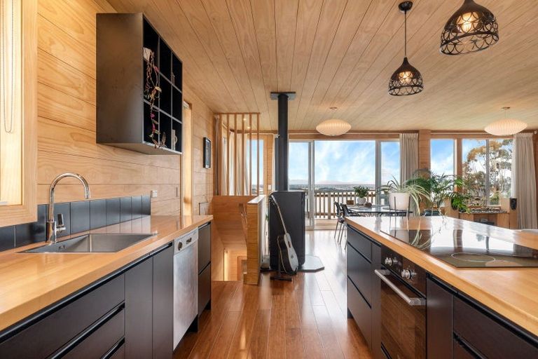 Photo of property in 5 Rifleman Lane, Redcliffs, Christchurch, 8081