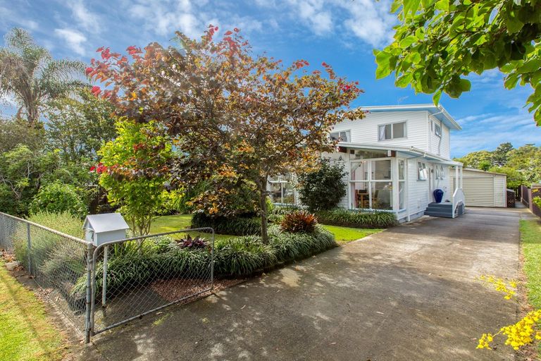 Photo of property in 4 De Thiery Place, Pakuranga Heights, Auckland, 2010