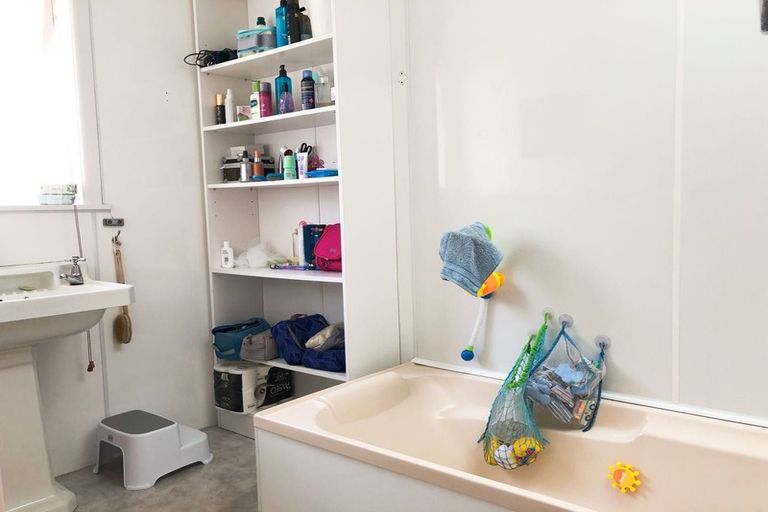 Photo of property in 24 Matama Road, Glen Eden, Auckland, 0602