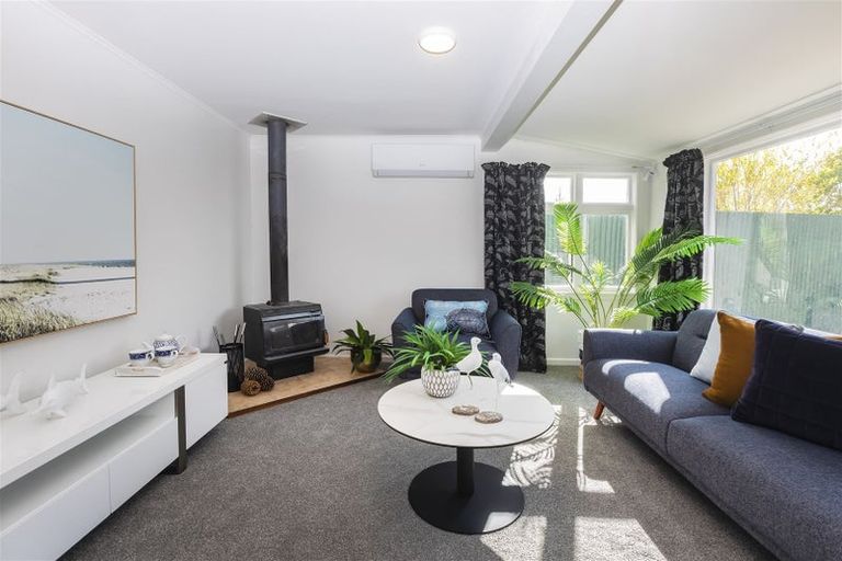 Photo of property in 42 Featherstone Avenue, Kairaki, 7630