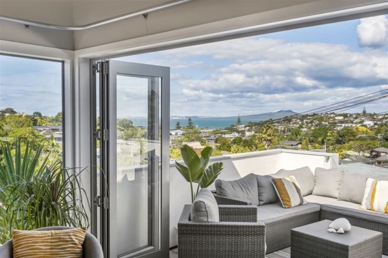 Photo of property in 2/21 Hythe Terrace, Mairangi Bay, Auckland, 0630