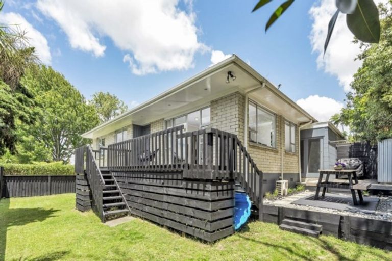 Photo of property in 2/15 Sherie Place, Howick, Auckland, 2014