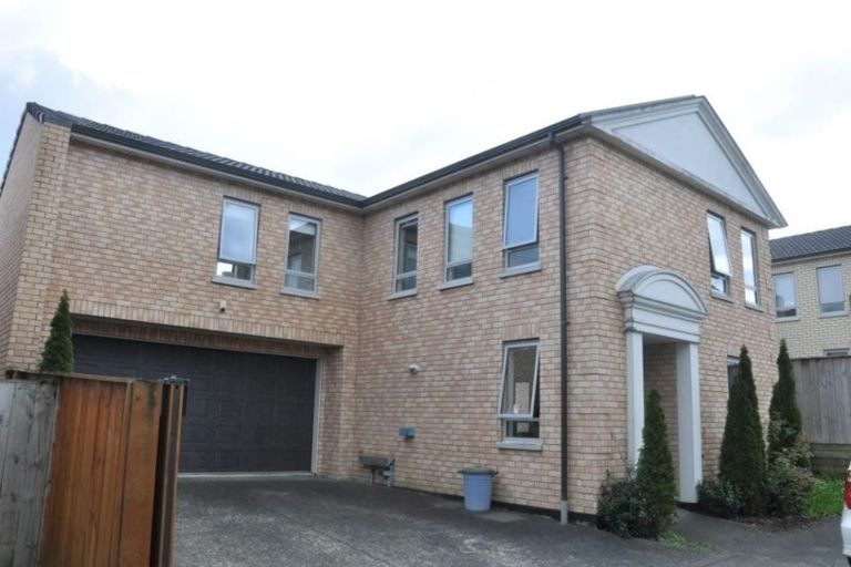 Photo of property in 75c Fields Parade, Oteha, Auckland, 0632