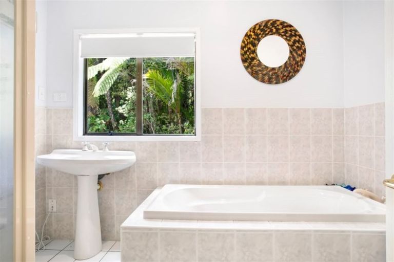 Photo of property in 789 Scenic Drive, Henderson Valley, Auckland, 0612